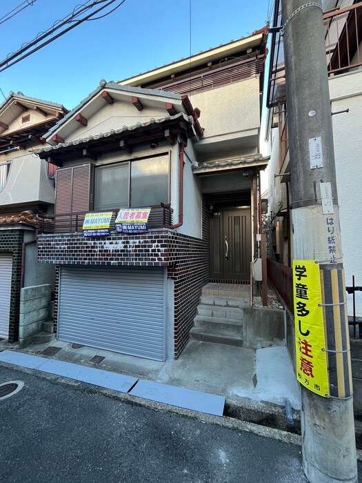 物件外観写真5　(エントランス部分)