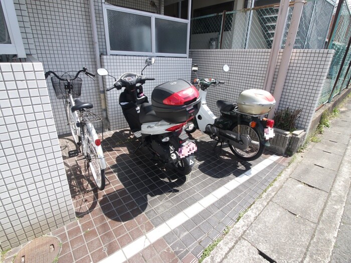 物件外観写真5　(駐輪場)