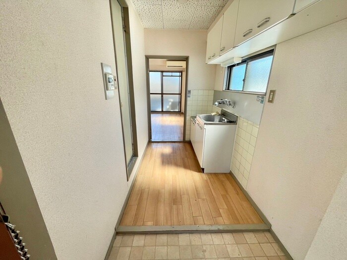 物件内観写真9　(玄関)