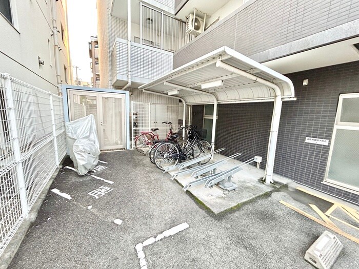物件外観写真5　(駐輪場)