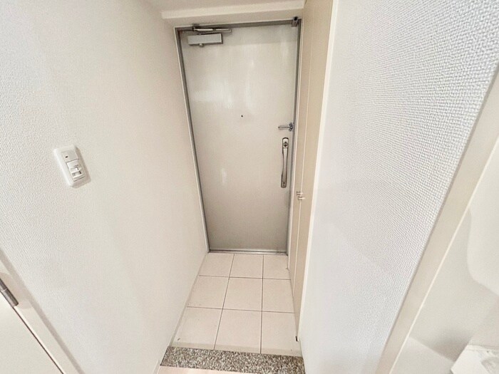 物件内観写真16　(玄関)