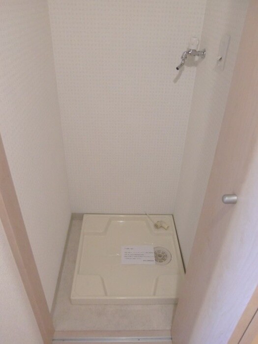 物件内観写真11　(洗濯機置場)