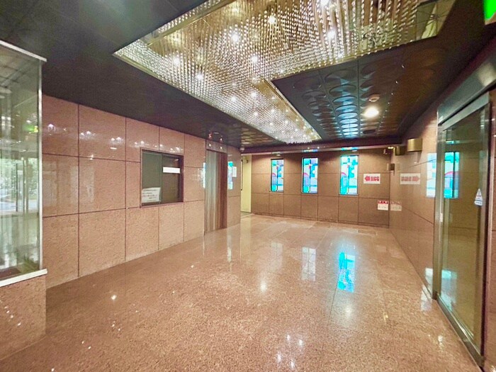 物件外観写真4　(エントランス部分)