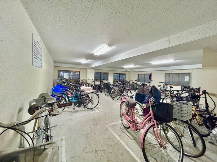 物件外観写真5　(駐輪場)