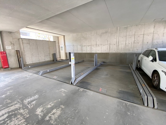 物件外観写真4　(駐車場)