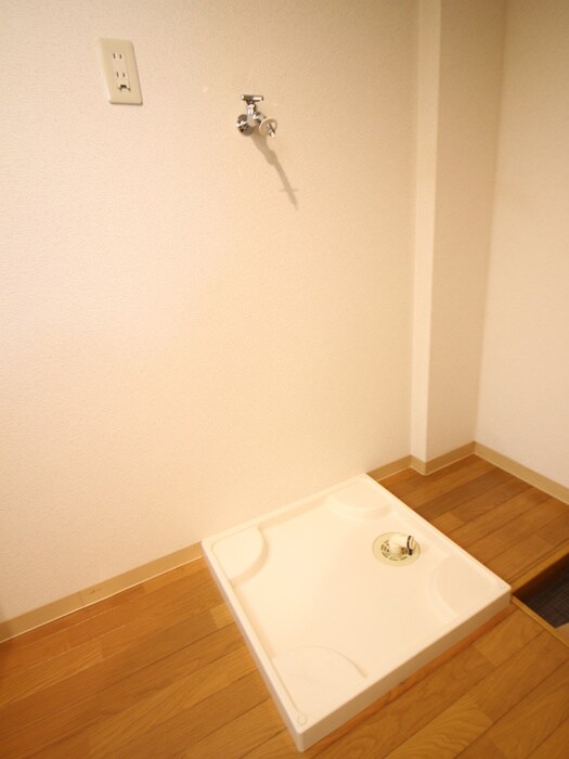 物件内観写真14　(洗濯機置場)