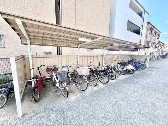 物件外観写真3　(駐輪場)
