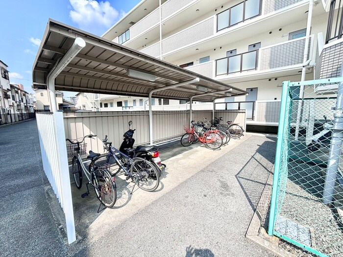 物件外観写真4　(駐輪場)