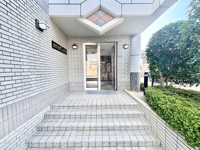 物件外観写真6　(エントランス部分)