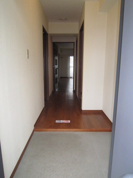 物件内観写真13　(玄関)