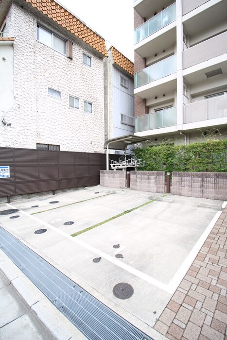 物件外観写真3　(駐車場)