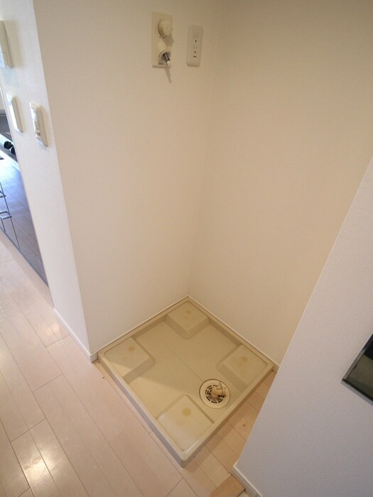 物件内観写真11　(洗濯機置場)