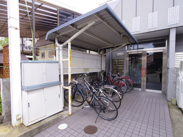 物件外観写真4　(駐輪場)