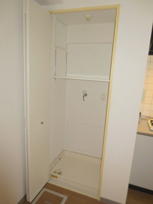 物件内観写真9　(洗濯機置場)