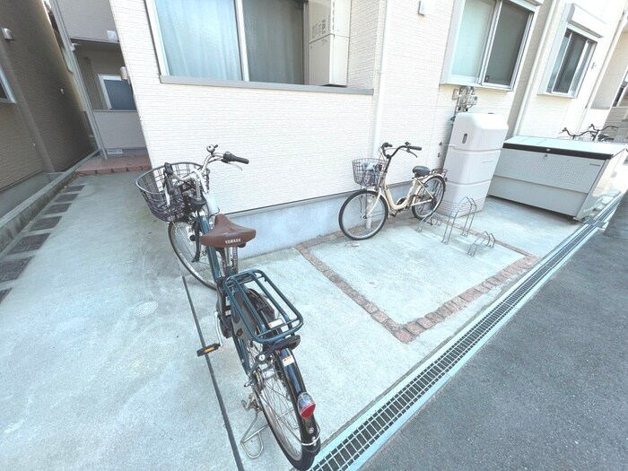 物件外観写真4　(駐輪場)
