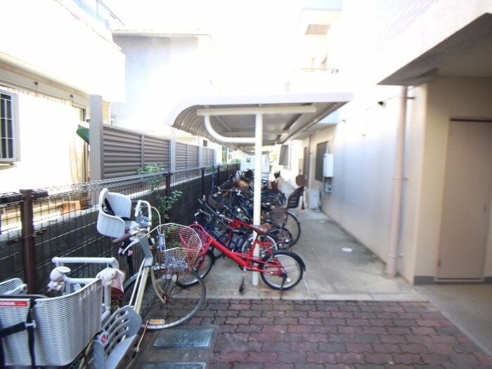 物件外観写真5　(駐輪場)