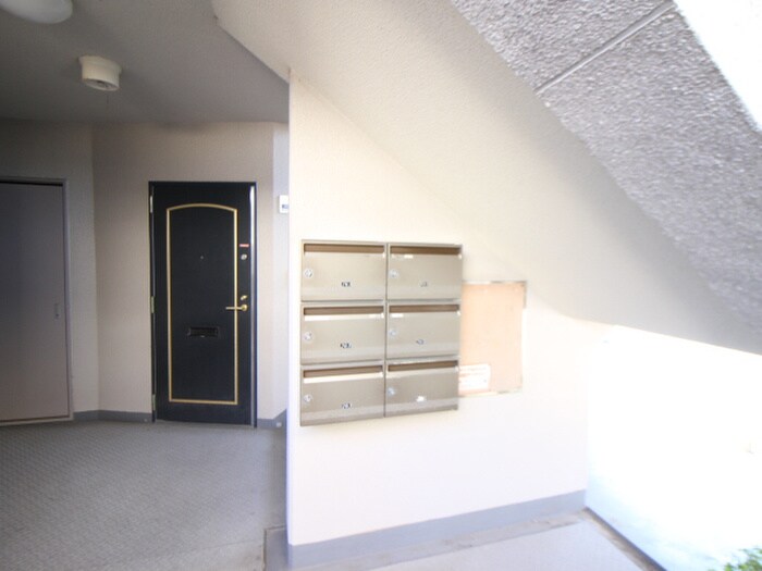 物件外観写真6　(エントランス部分)