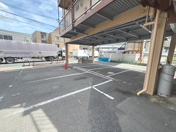 南茨木ハイツの駐車場