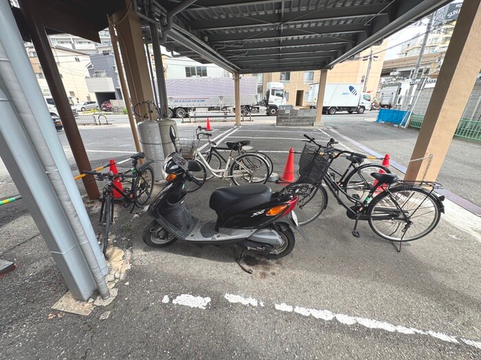 物件外観写真5　(駐輪場)