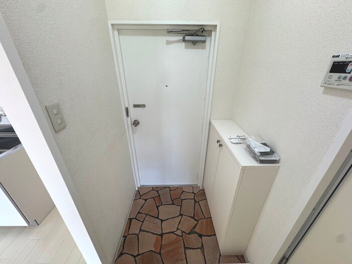 物件内観写真18　(玄関)