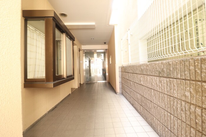 物件外観写真4　(エントランス部分)