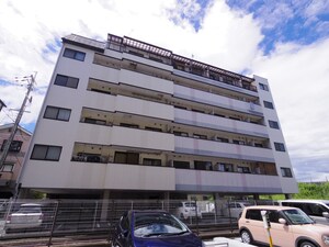 ヤムズスリー外観写真