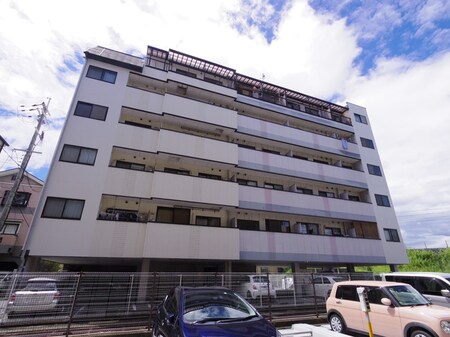 ヤムズスリー外観写真