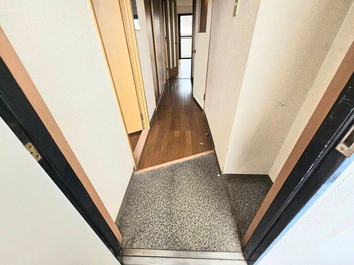 物件内観写真16　(玄関)