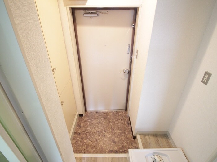 物件内観写真7　(玄関)