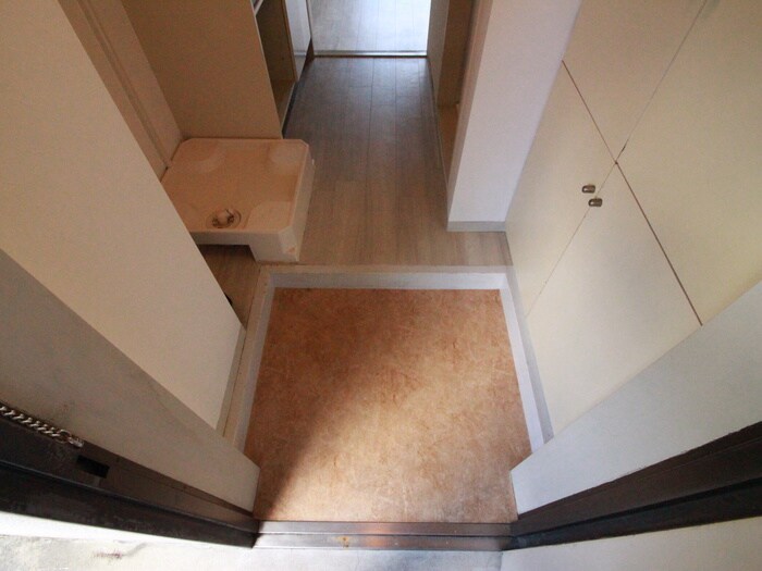 物件内観写真7　(玄関)