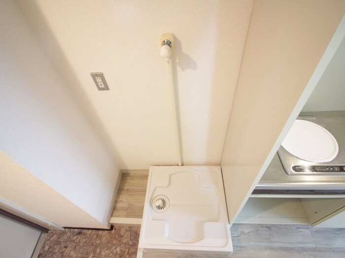 物件内観写真8　(洗濯機置場)