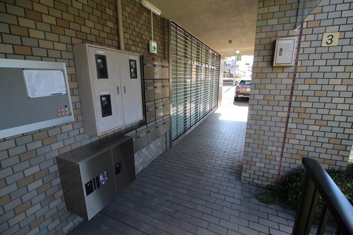 物件外観写真3　(エントランス部分)