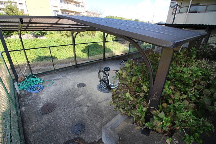 物件外観写真4　(駐輪場)