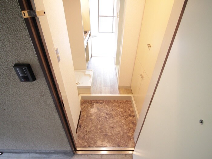 物件内観写真10　(玄関)