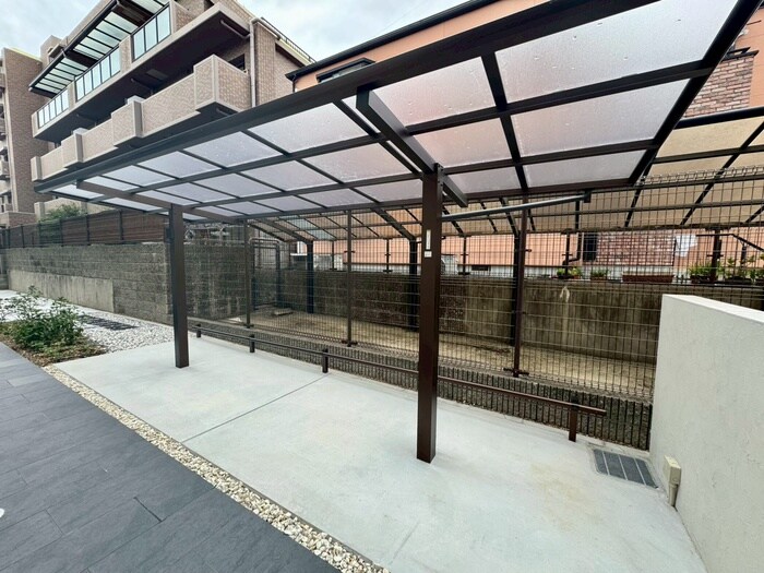 物件外観写真4　(駐輪場)