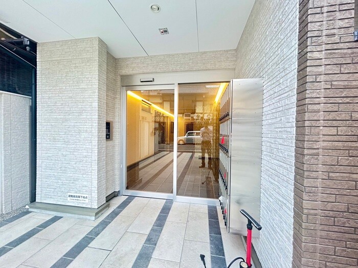 物件外観写真3　(エントランス部分)