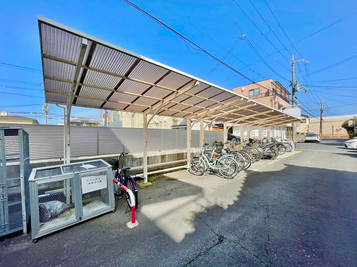 物件外観写真3　(駐輪場)