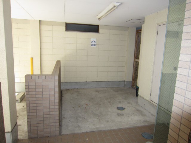 物件外観写真5　(駐輪場)