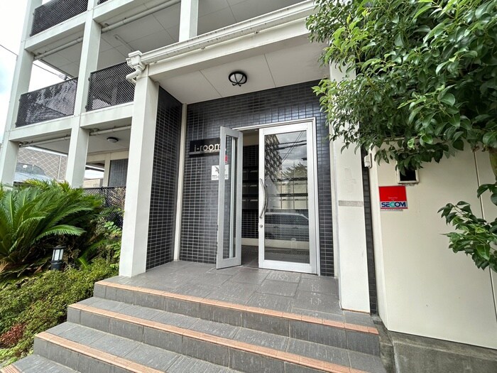 物件外観写真5　(エントランス部分)