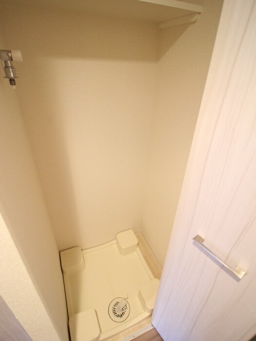 物件内観写真10　(洗濯機置場)