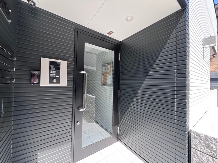 物件外観写真3　(エントランス部分)