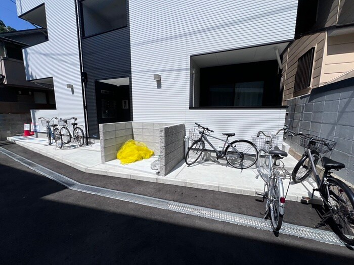 物件外観写真6　(駐輪場)