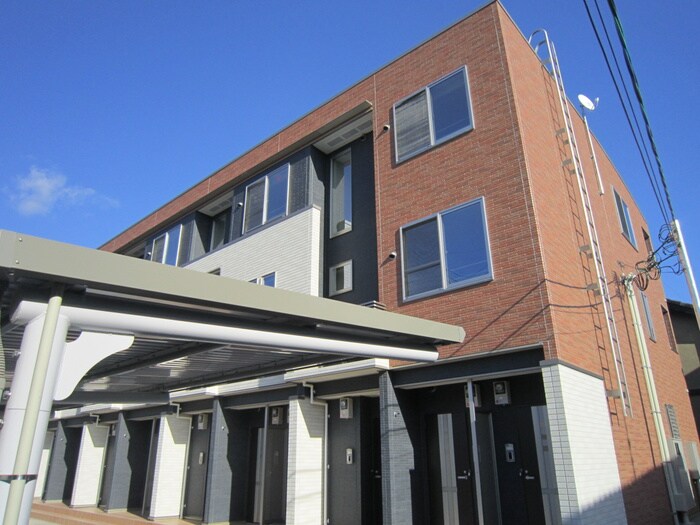 物件外観写真2　(エントランス部分)