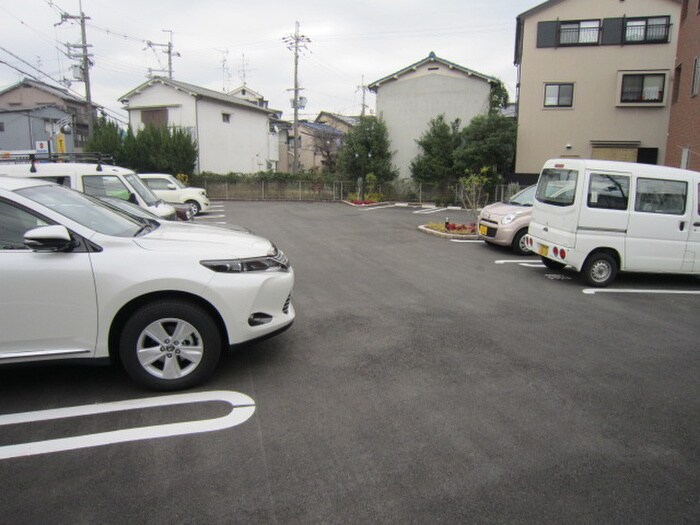 物件外観写真4　(駐車場)