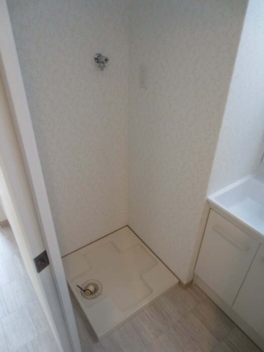 物件内観写真13　(洗濯機置場)