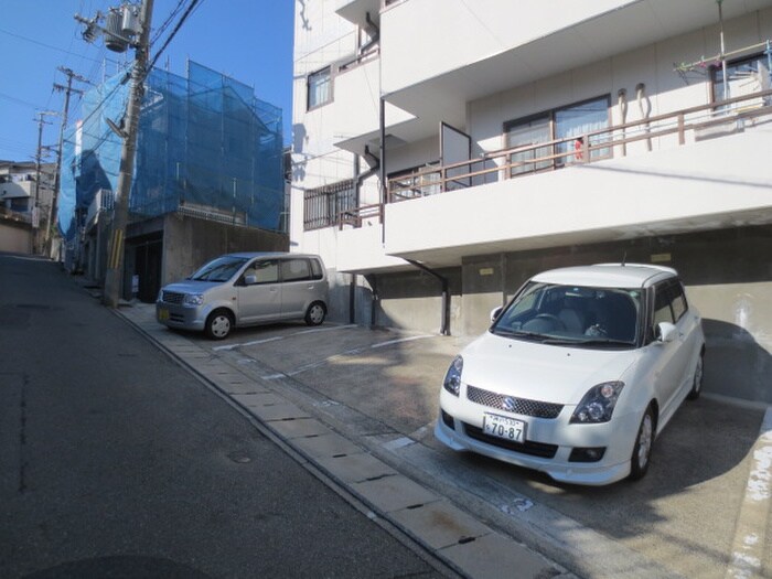 物件外観写真2　(駐車場)