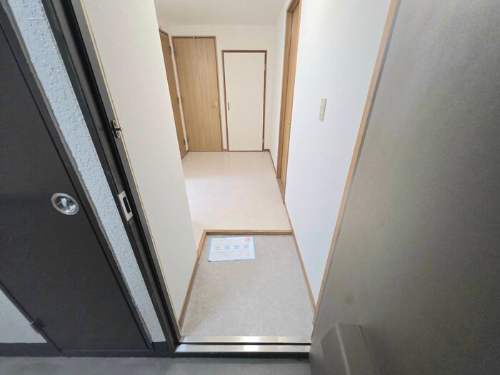 物件内観写真12　(玄関)