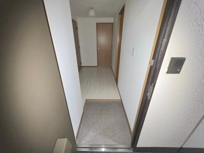 物件内観写真12　(玄関)