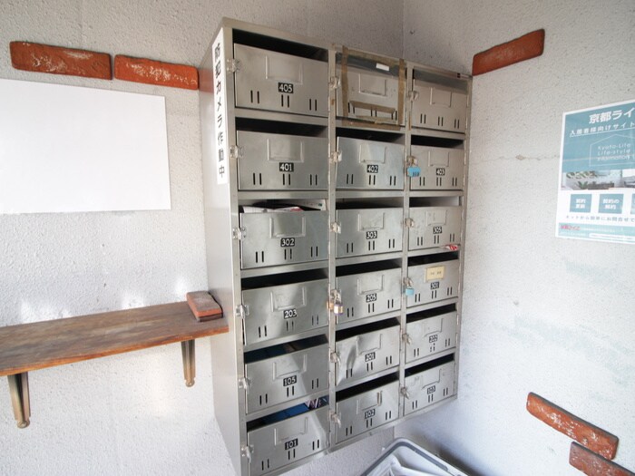 物件外観写真4　(エントランス部分)