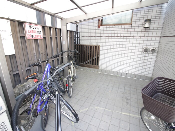 物件外観写真5　(駐輪場)